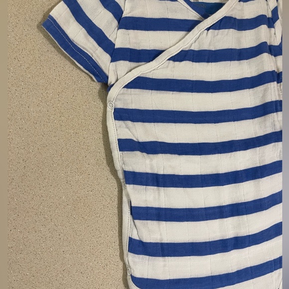 NEW! • Aden and Anais • Muslim Short Sleeve Bodysuit | 6-9 months - Picture 5 of 7